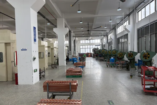 VIOX busbar workshop